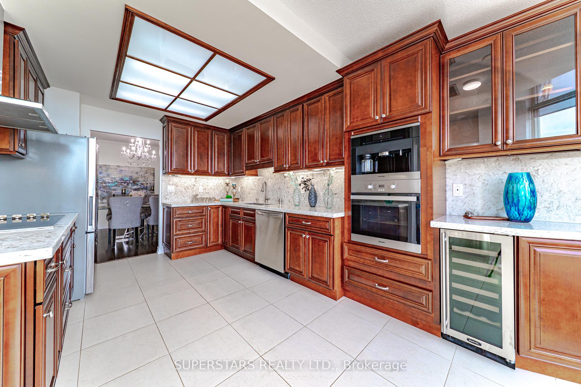 2 Bedrooms Condo at 20 Guildwood, Toronto For sale