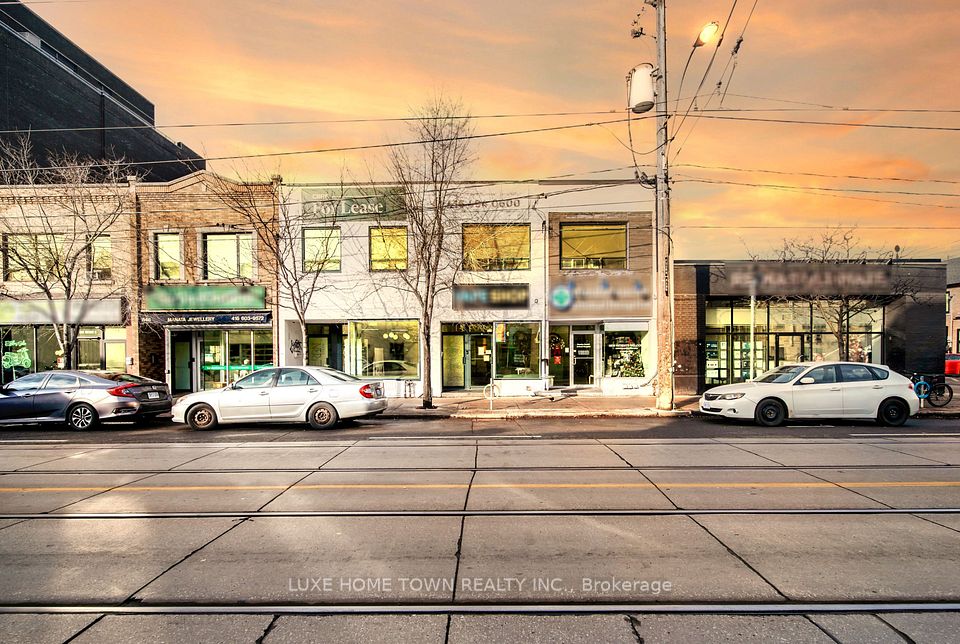 842 Dundas