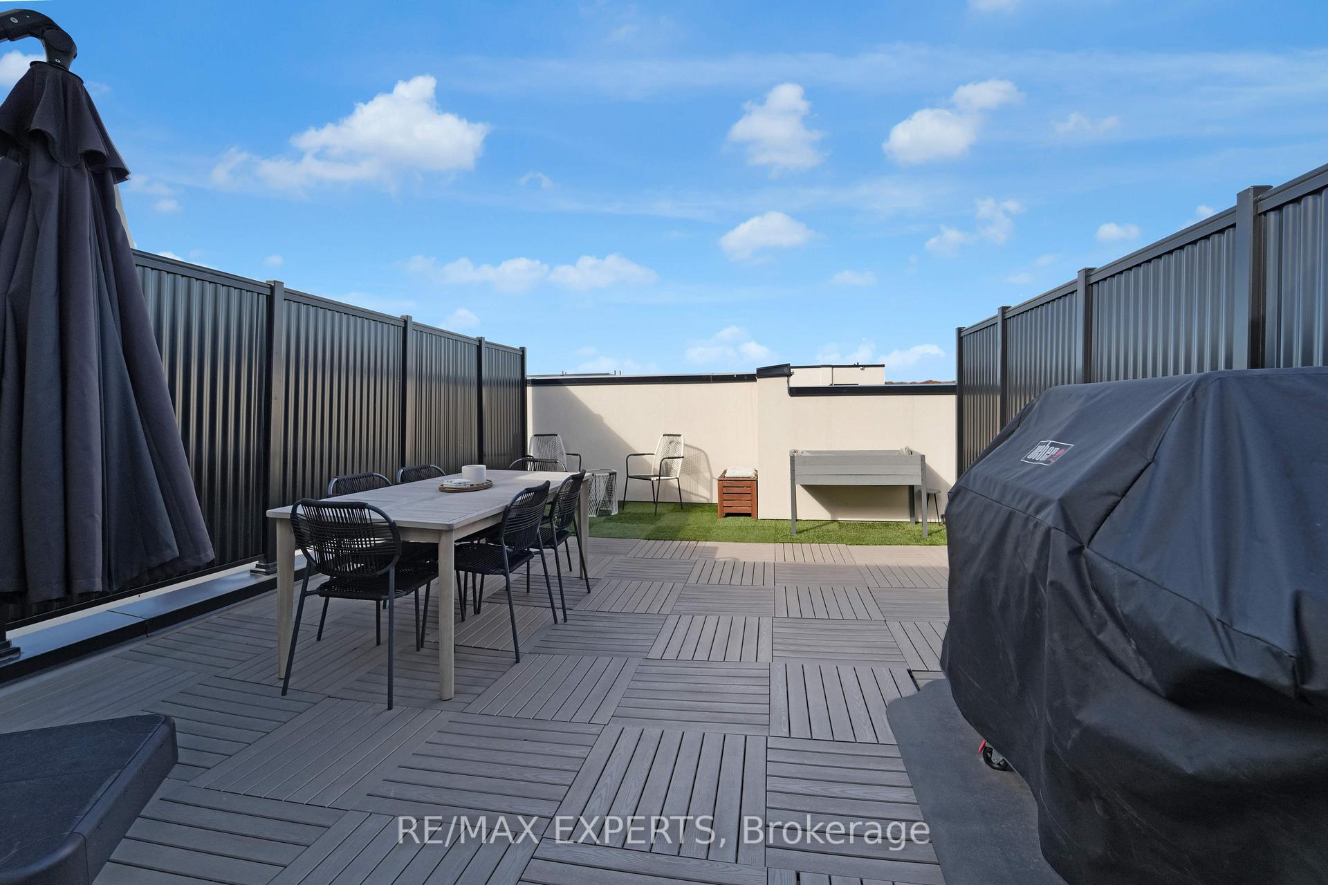 3 Bedrooms Condo at 1095 Cooke,  Burlington For sale