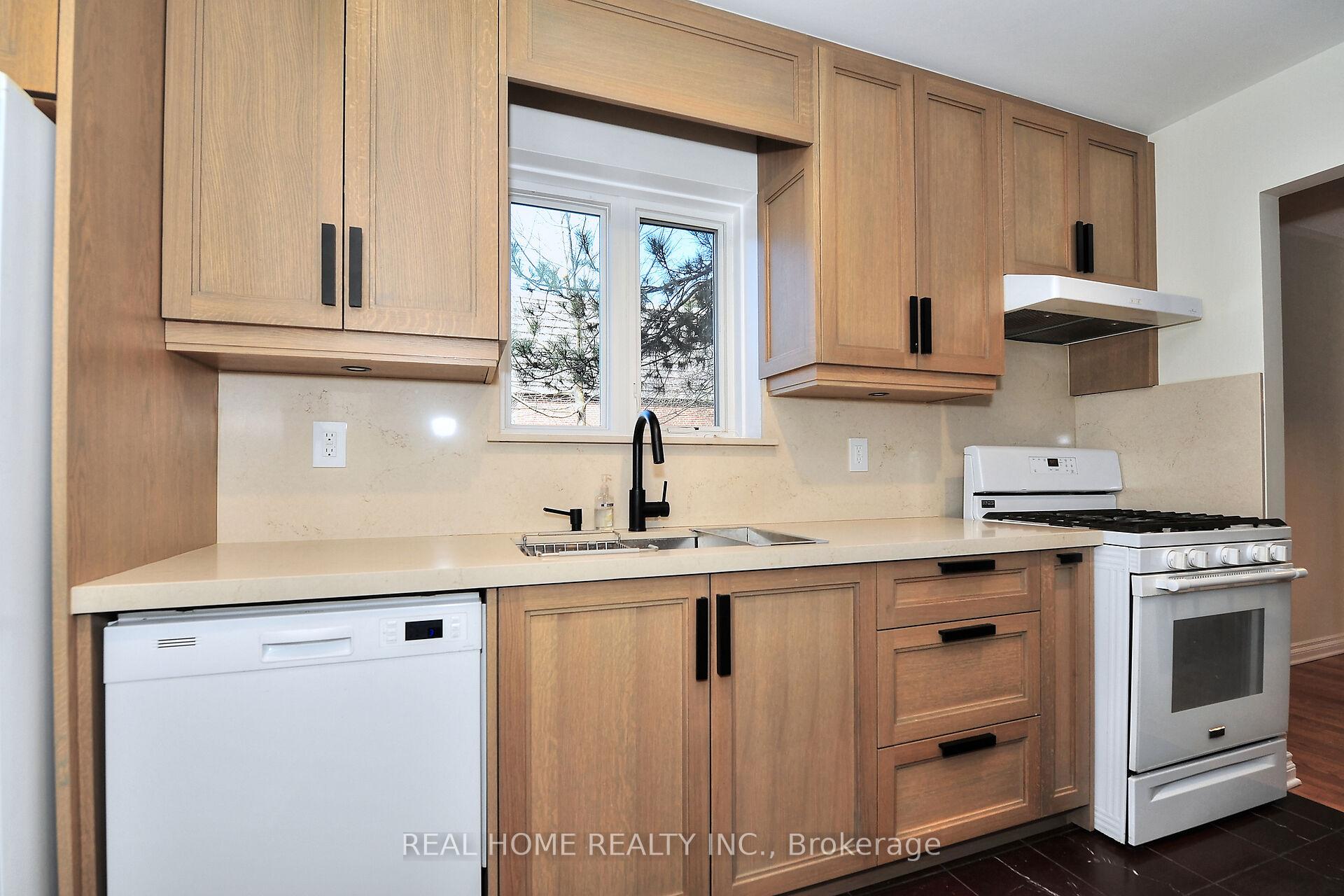 2 Bedrooms Condo at 10 Farina Mill,  Toronto For sale