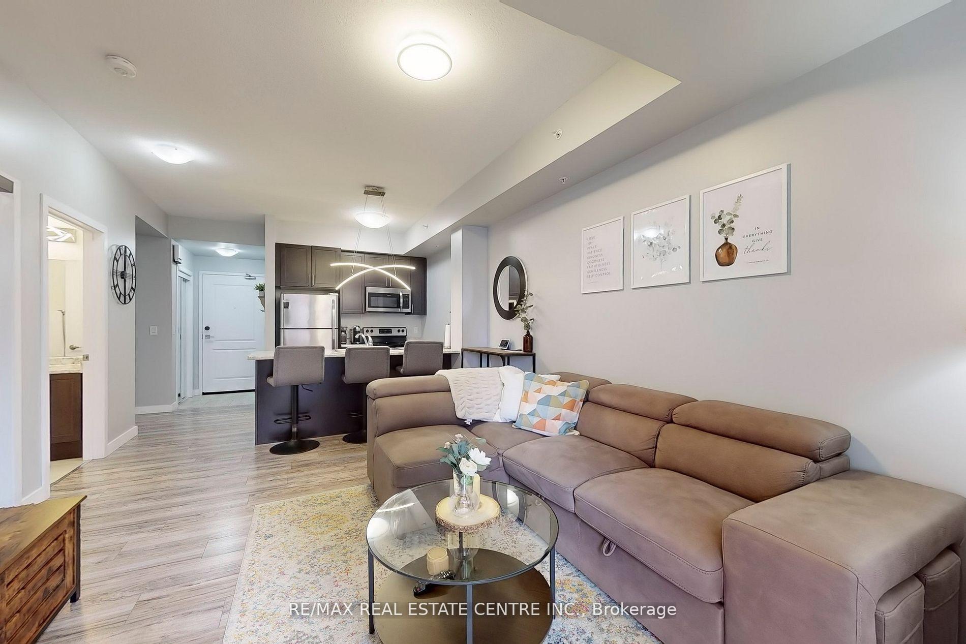 2 Bedrooms Condo at 81 Robinson,  Hamilton For sale