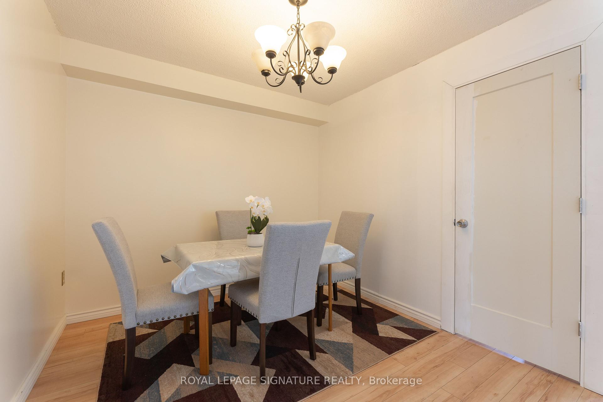 2 Bedrooms Condo at 15 Torrance, Toronto For sale