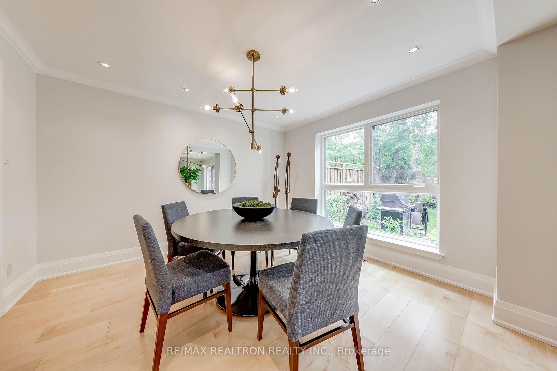 5 Bedrooms Condo at 14 Anvil Millway, Toronto For sale