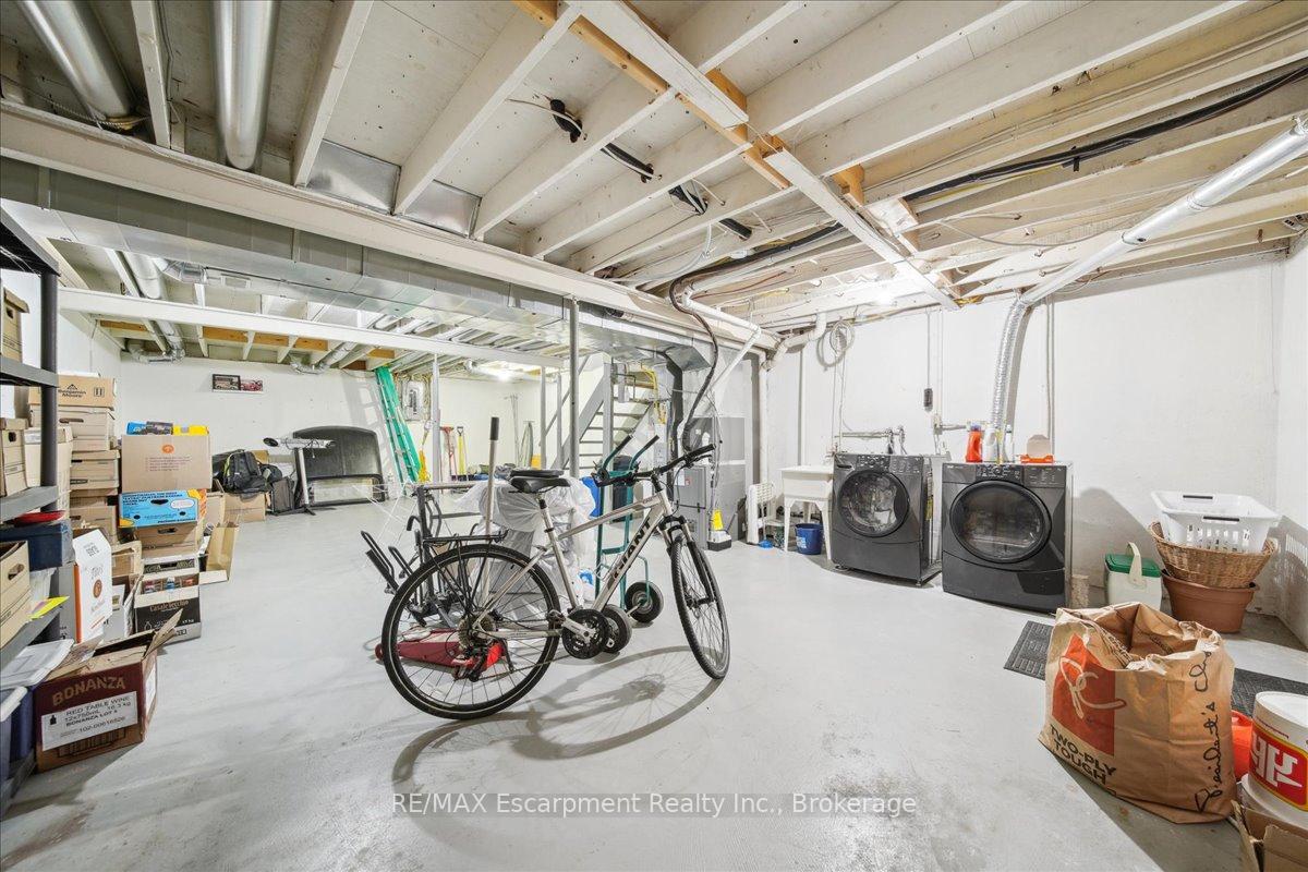 3 Bedrooms Condo at 779 Hyde,  Burlington For sale