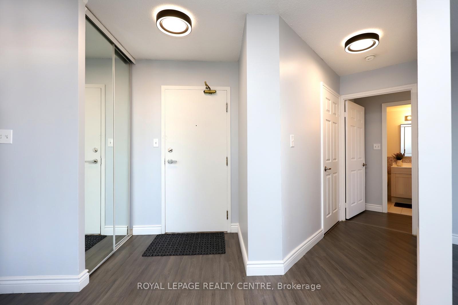 2 Bedrooms Condo at 1001 Cedarglen, Mississauga For sale