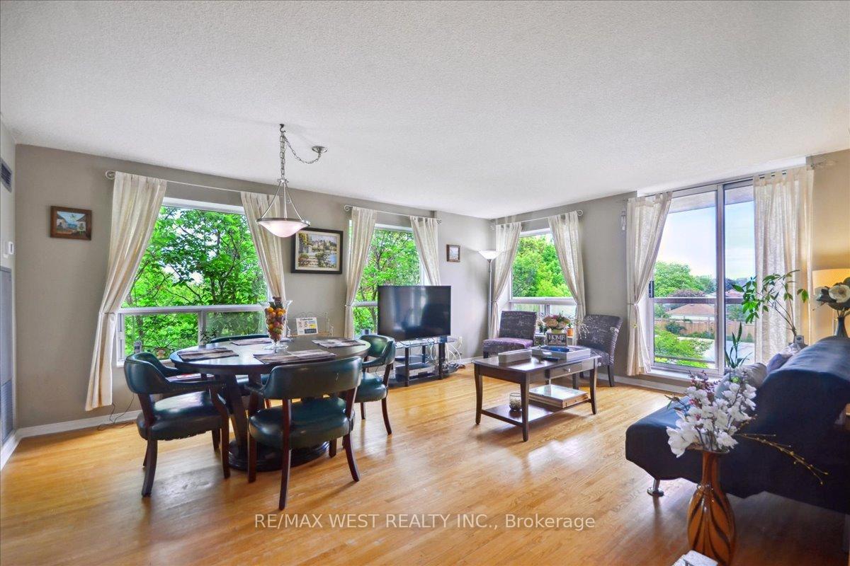2 Bedrooms Condo at 800 Sheppard, Toronto For sale