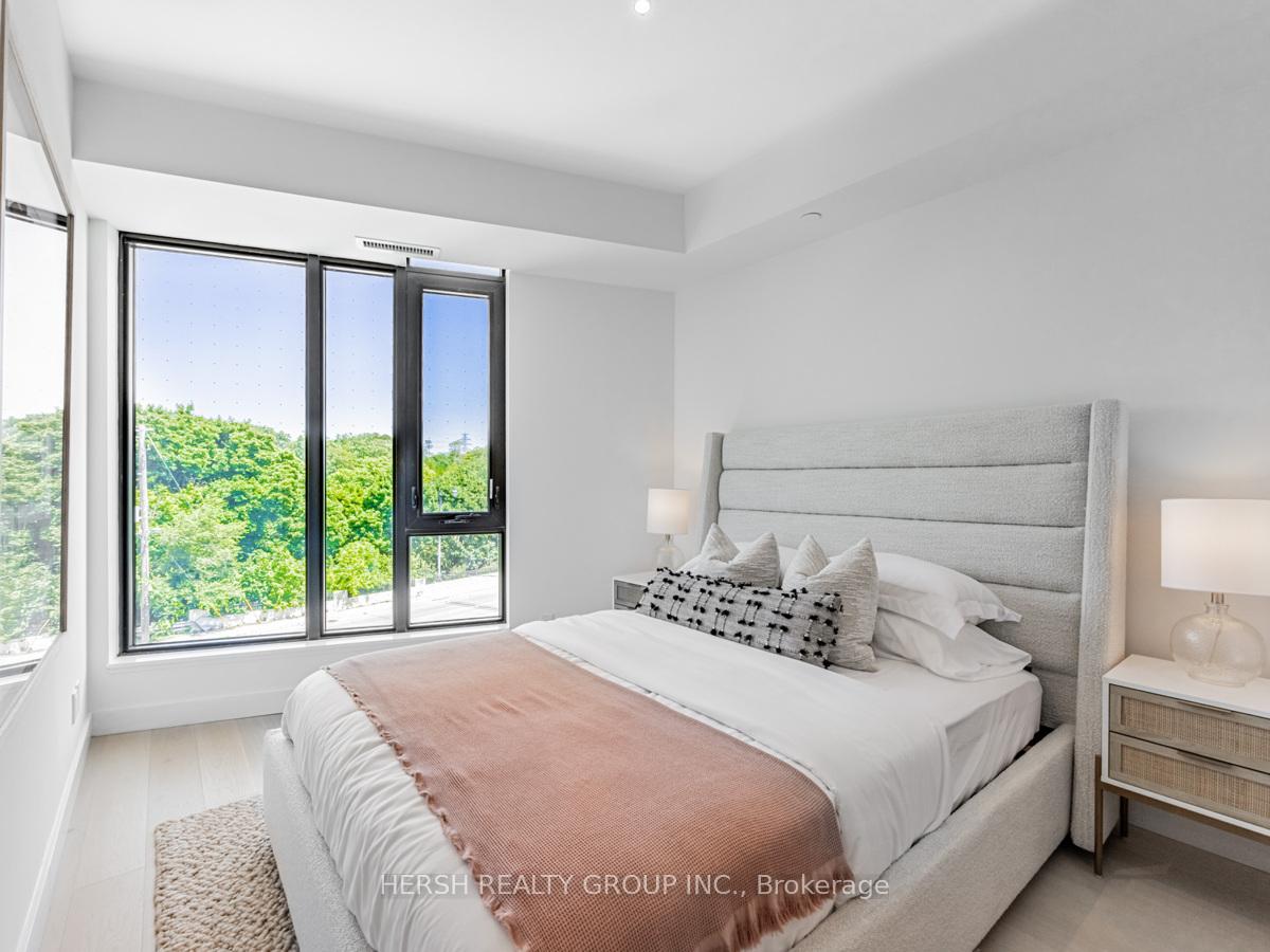 2 Bedrooms Condo at 160 Kingsway,  Toronto For sale