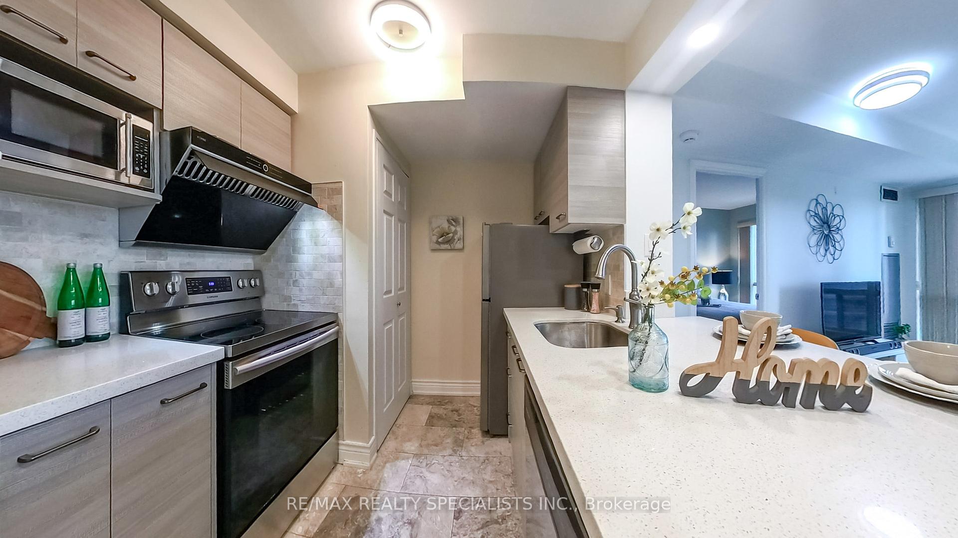 1 Bedroom Condo at 8 LEE CENTRE, Toronto For sale