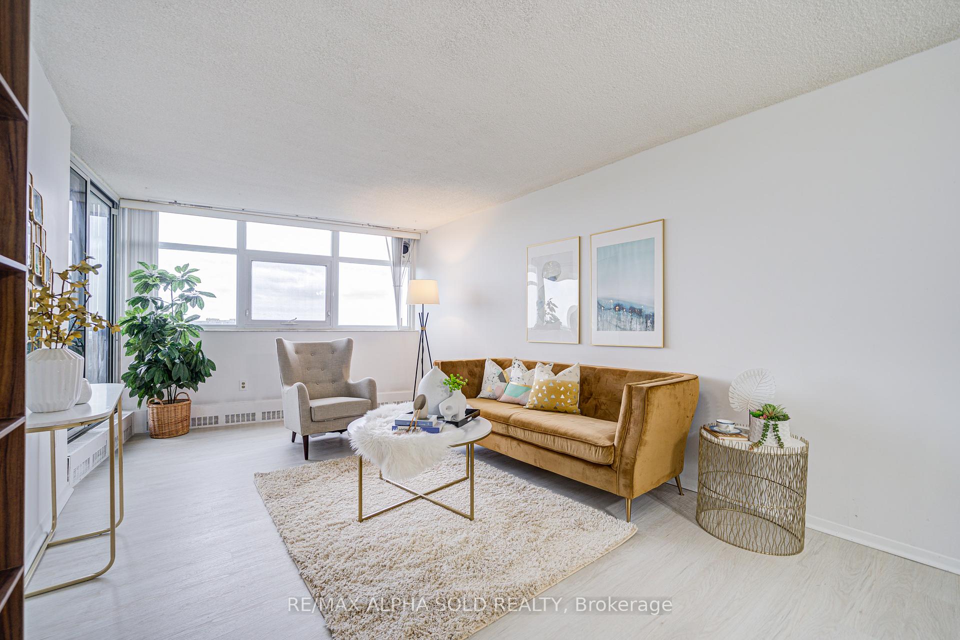3 Bedrooms Condo at 100 Echo Point, Toronto For sale