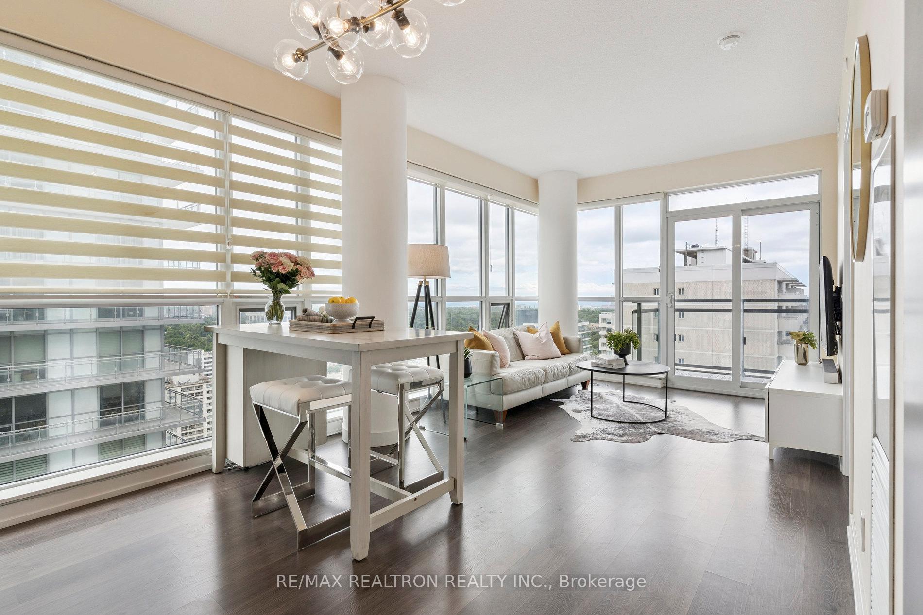 2 Bedrooms Condo at 89 Dunfield, Toronto For sale