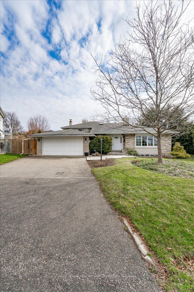 35 Bemersyde Drive, Toronto, ON M9A 2S9