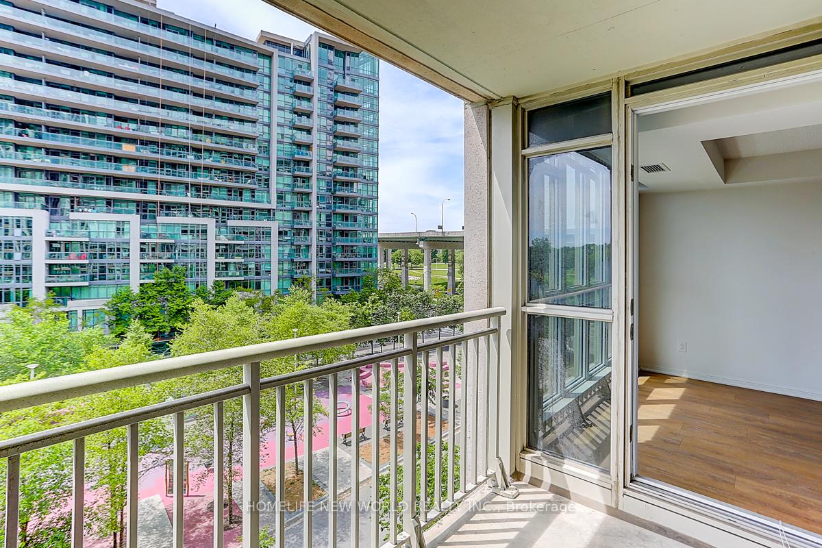 2 Bedrooms Condo at 35 Bastion,  Toronto For sale