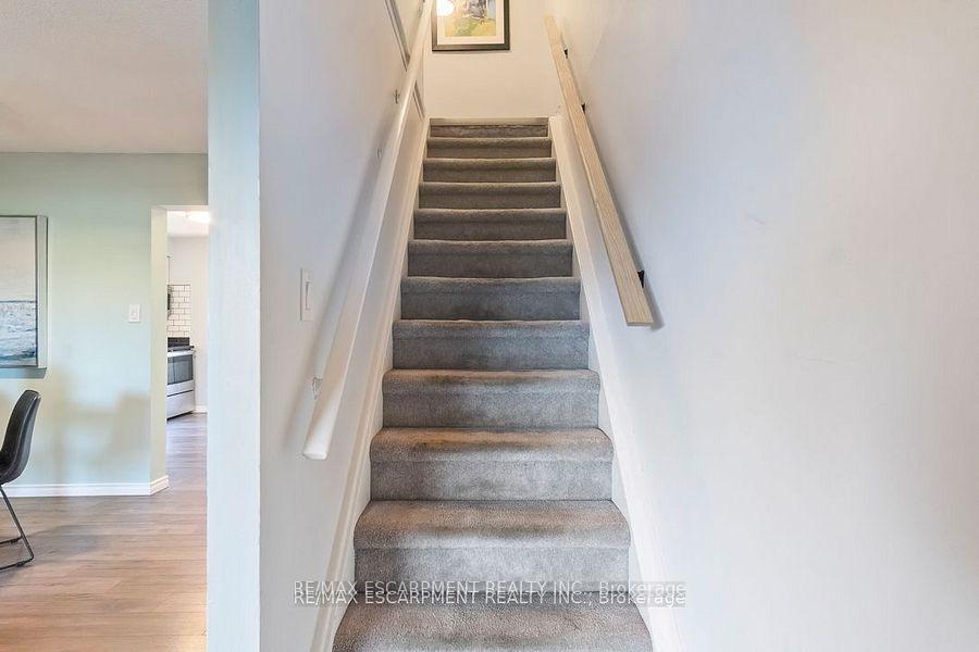 3 Bedrooms Condo at 1301 Upper Gage,  Hamilton For sale