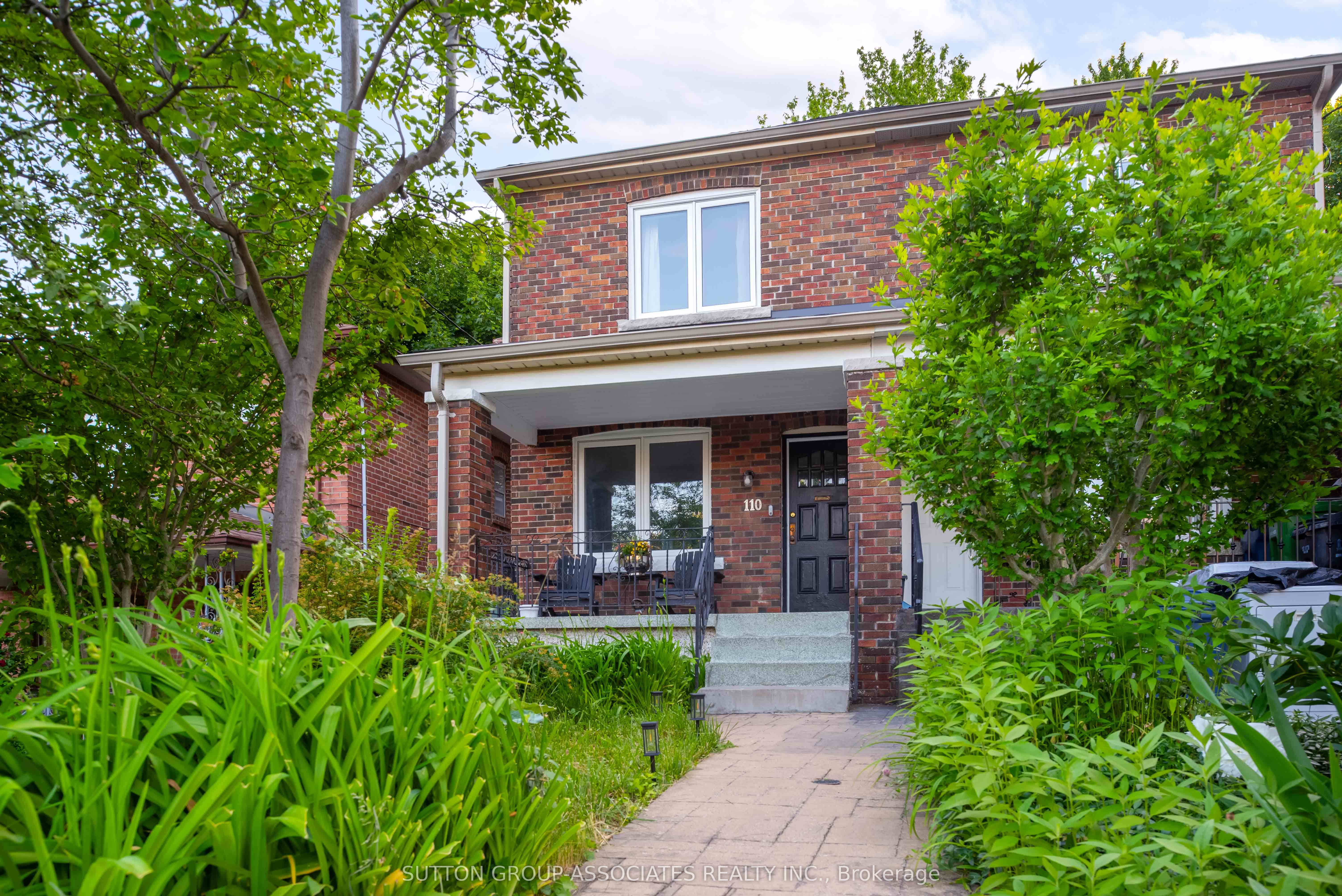 110 Roseneath Gardens