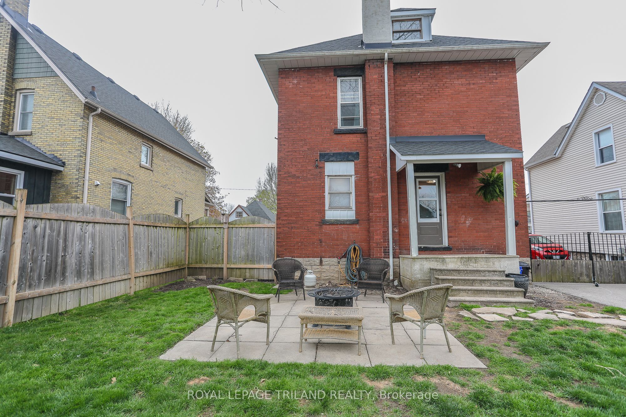 16 Maple Street