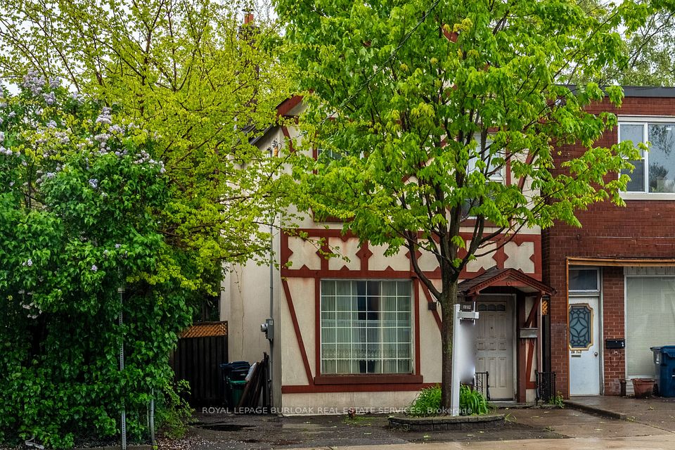 18 Scarlett Road, Toronto, ON M6N 4K1