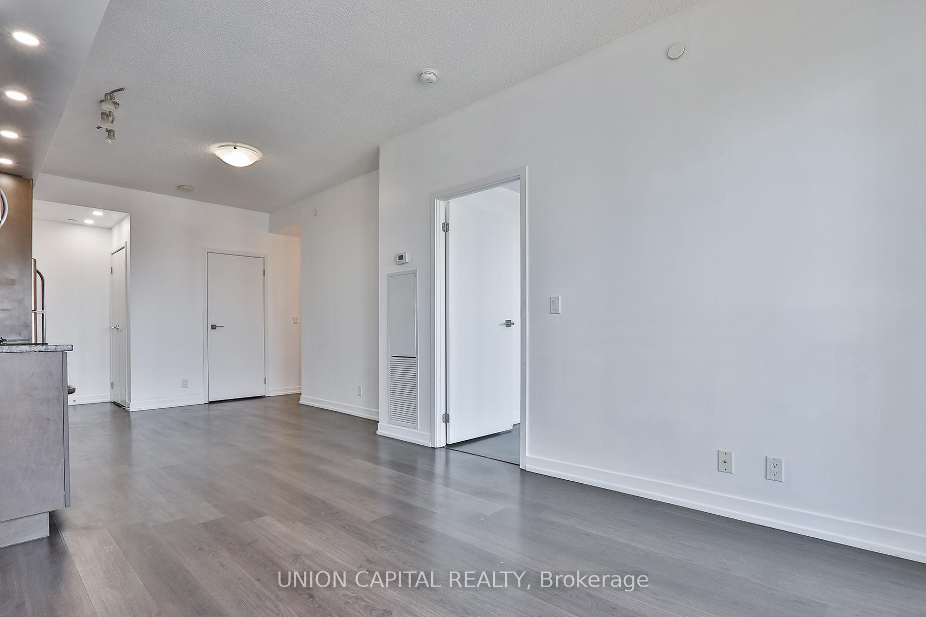 2 Bedrooms Condo at 89 Dunfield, Toronto For sale