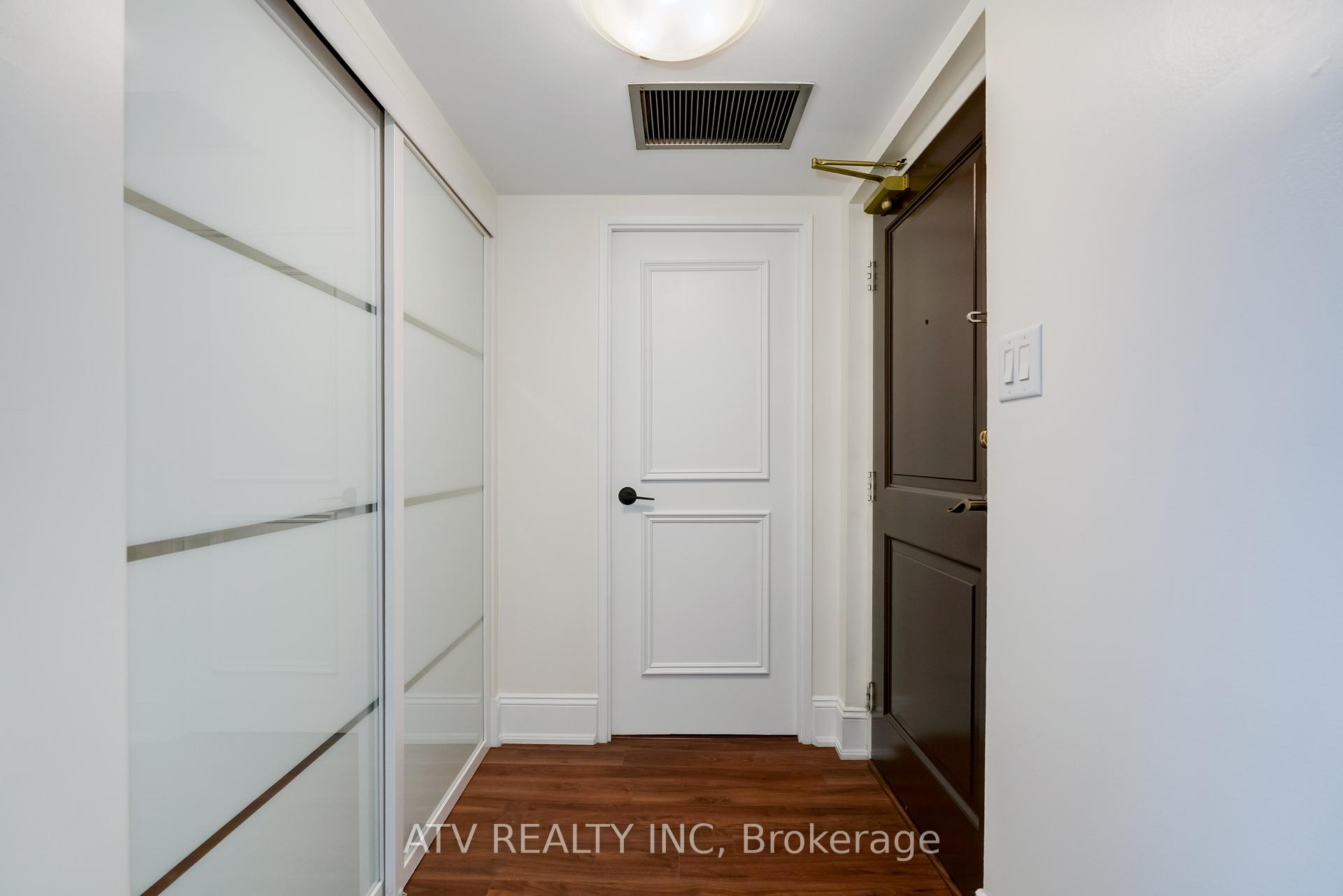 2 Bedrooms Condo at 30 Wellington,  Toronto For sale