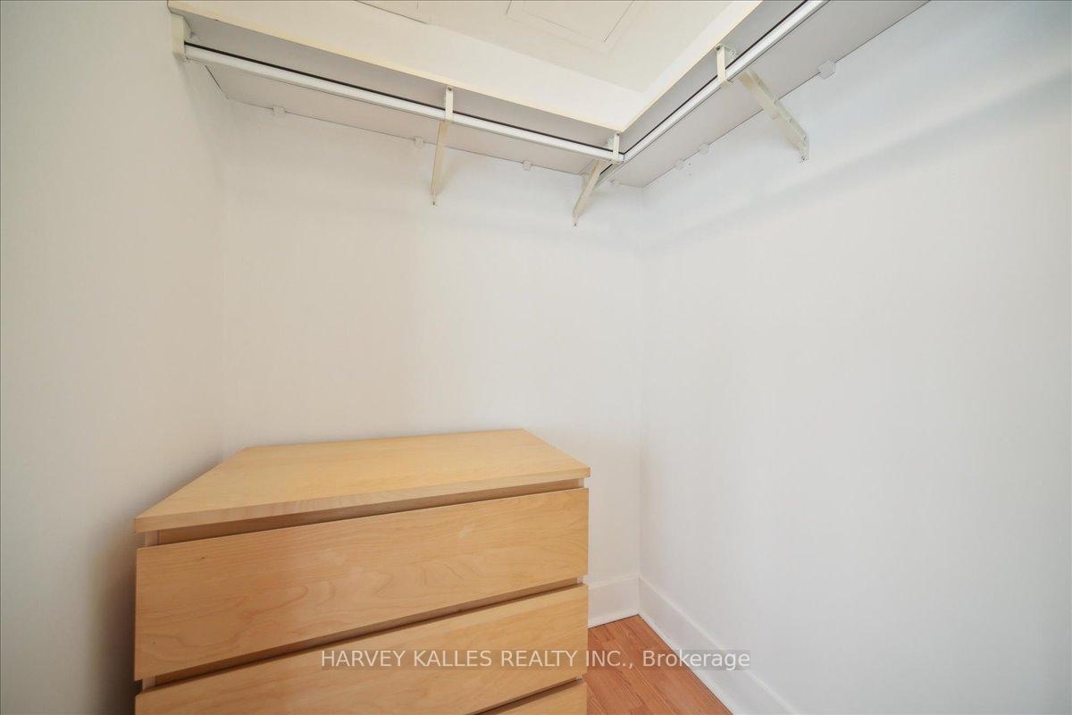 2 Bedrooms Condo at 550 Queens, Toronto For sale