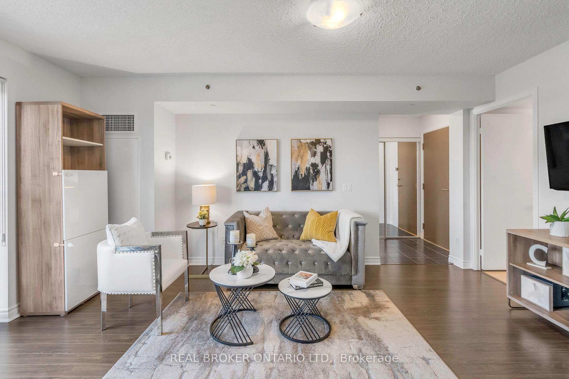 1 Bedroom Condo at 35 Saranac, Toronto For sale
