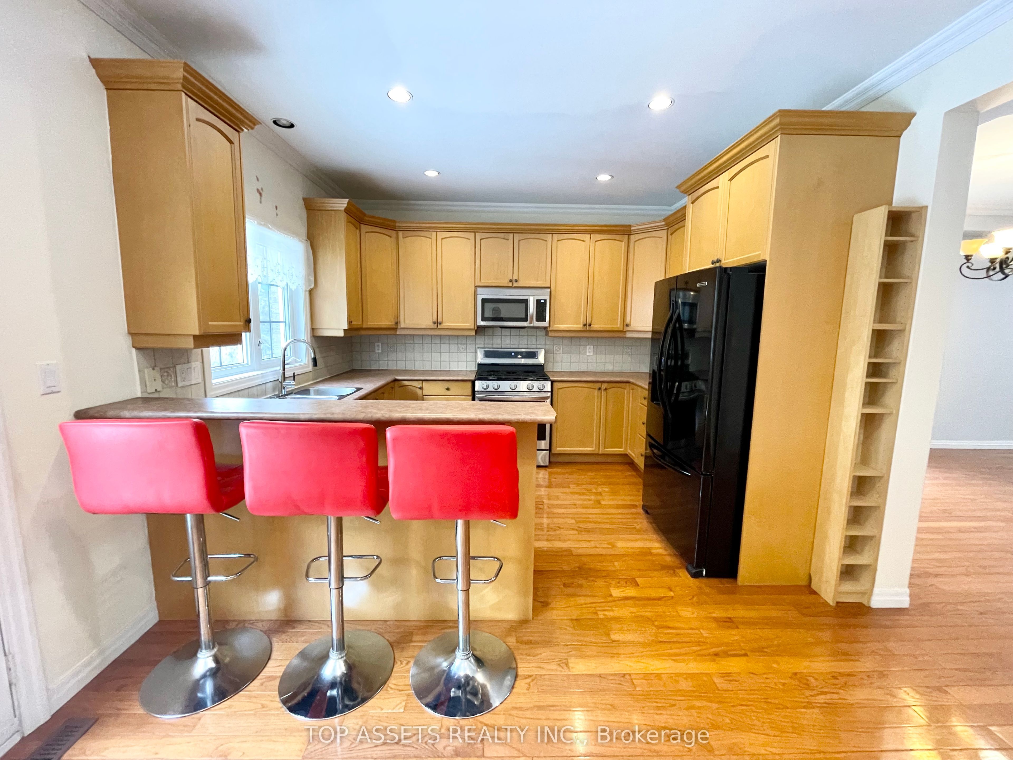 32 Headwater Crescent