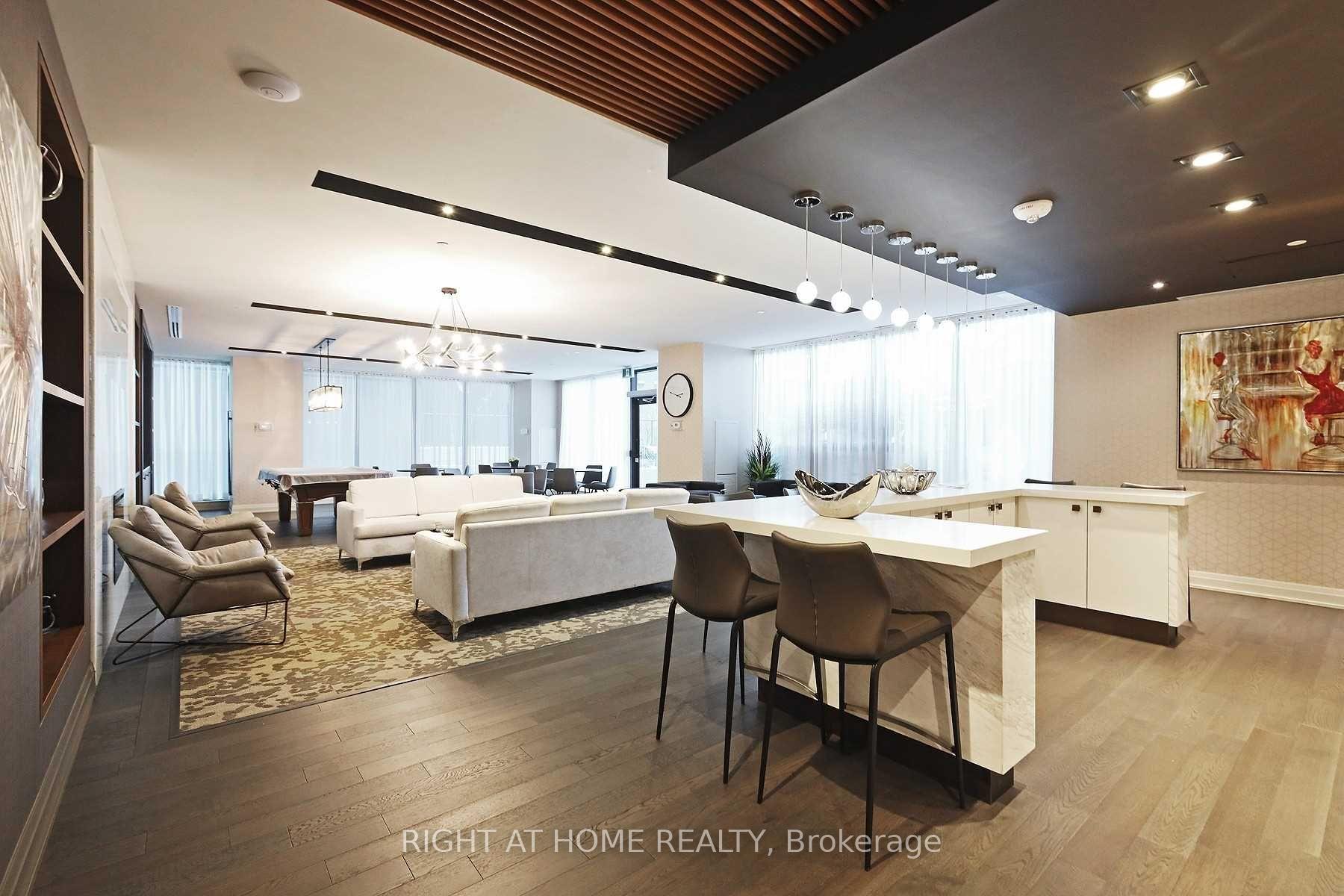 2 Bedrooms Condo at 39 Annie Craig, Toronto For sale