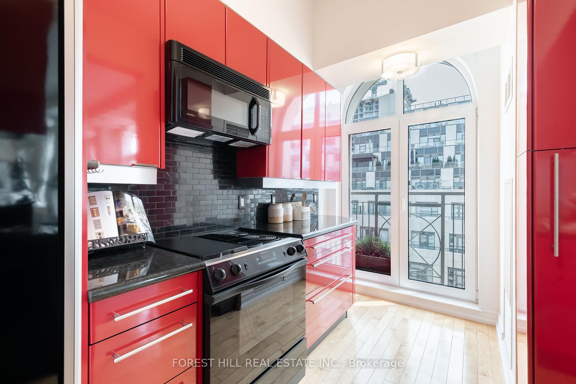 3 Bedrooms Condo at 1 Balmoral, Toronto For sale