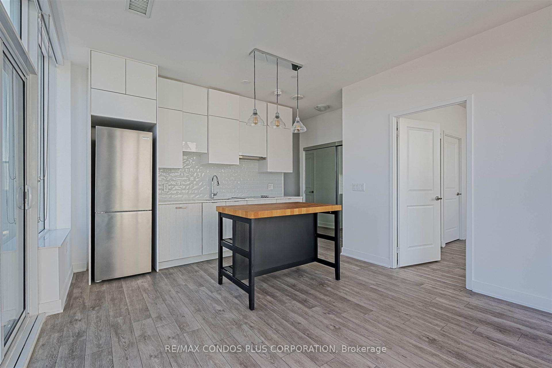 2 Bedrooms Condo at 195 Redpath, Toronto For sale