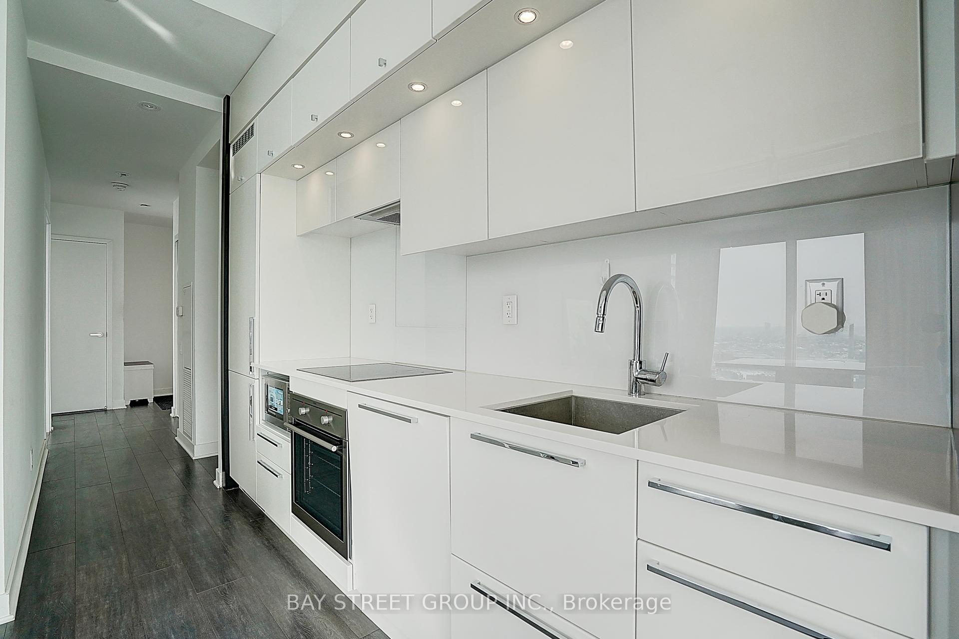 1 Bedroom Condo at 15 Grenville, Toronto For sale