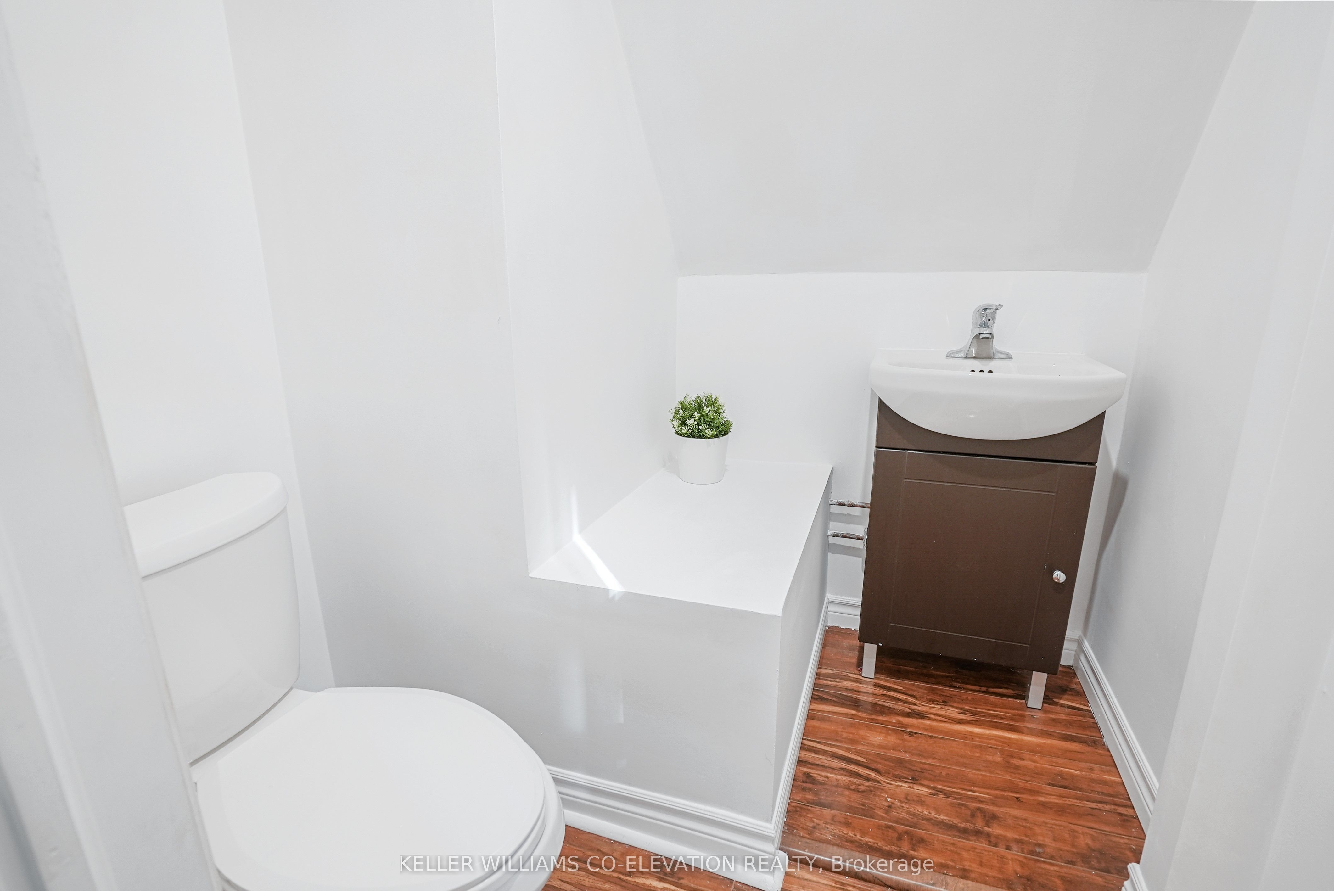 1136 Bronte Road