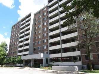 #805 - 40 William Roe Boulevard, Newmarket, ON L3Y 5N4
