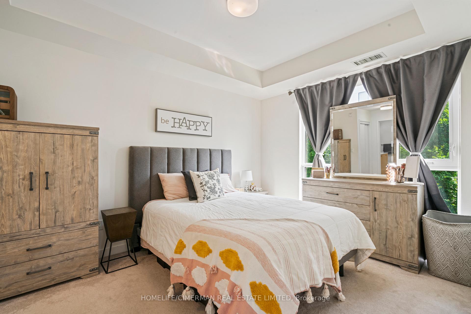4 Bedrooms Condo at 210 Sabina, Oakville For sale