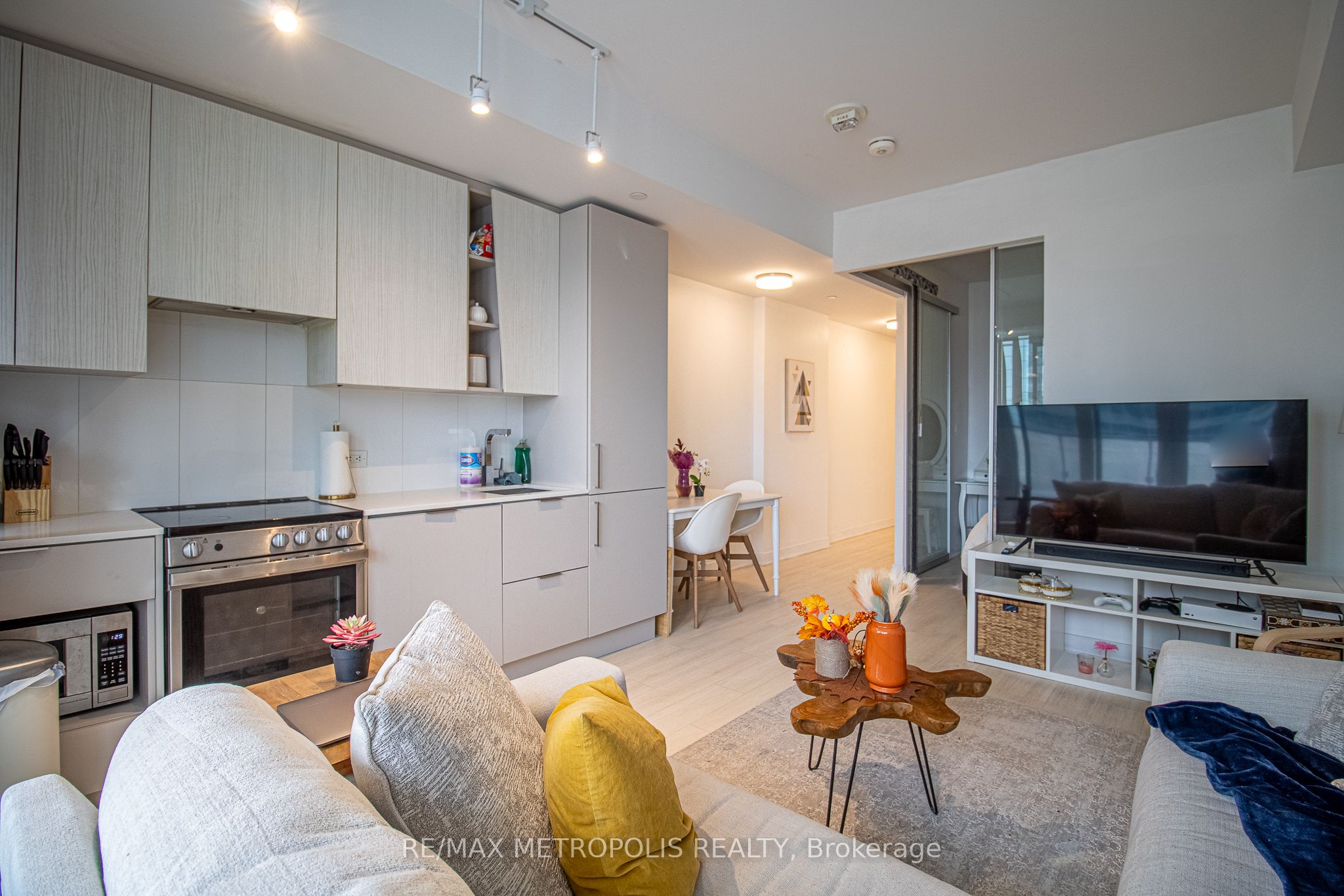3900 Confederation Parkway, #216