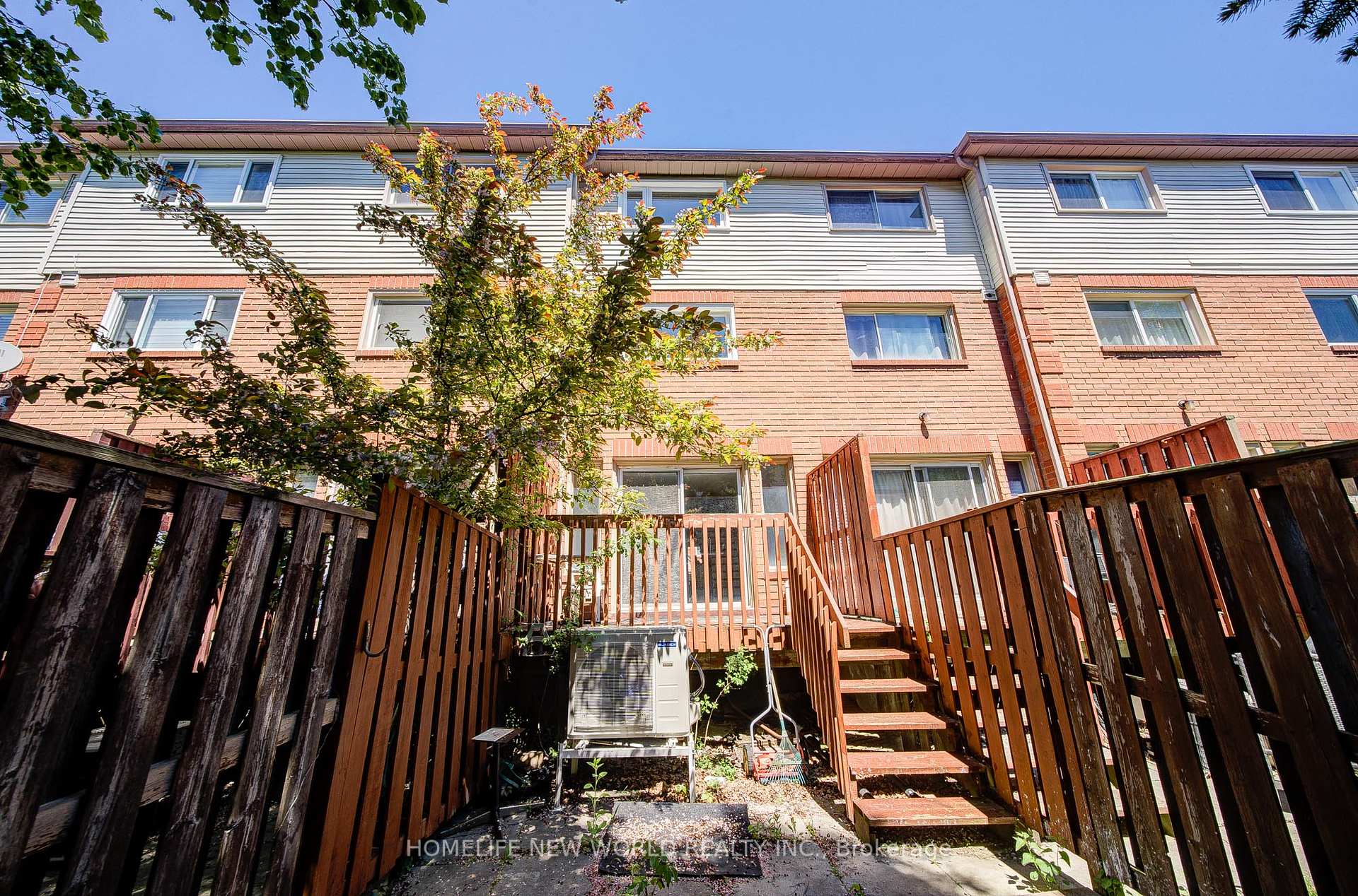 3 Bedrooms Condo at 3895 Doug Leavens, Mississauga For sale