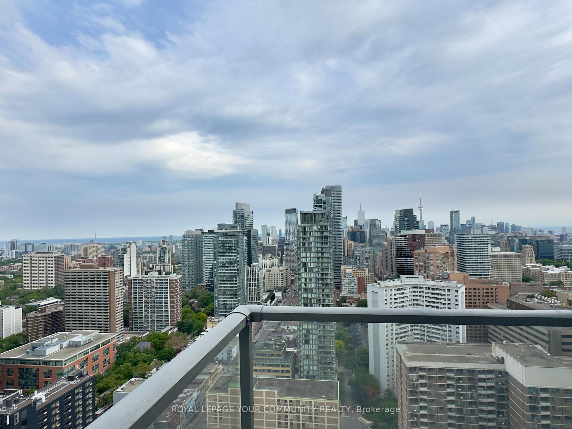 3 Bedrooms Condo at 21 Balmuto, Toronto For sale