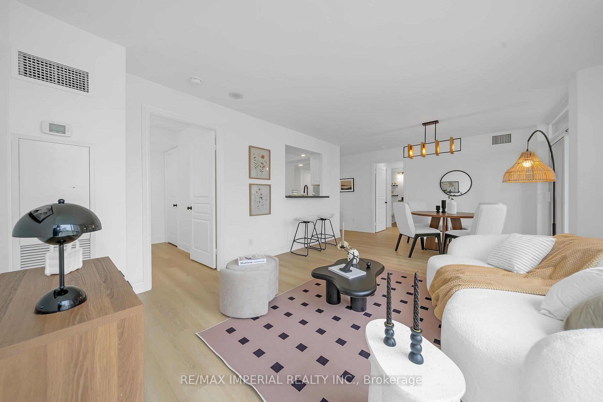 2 Bedrooms Condo at 5 northtown, Toronto For sale