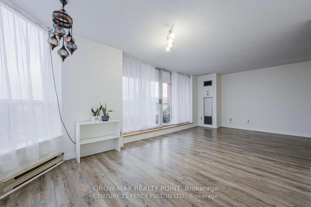 2 Bedrooms Condo at 410 Mclevin,  Toronto For sale
