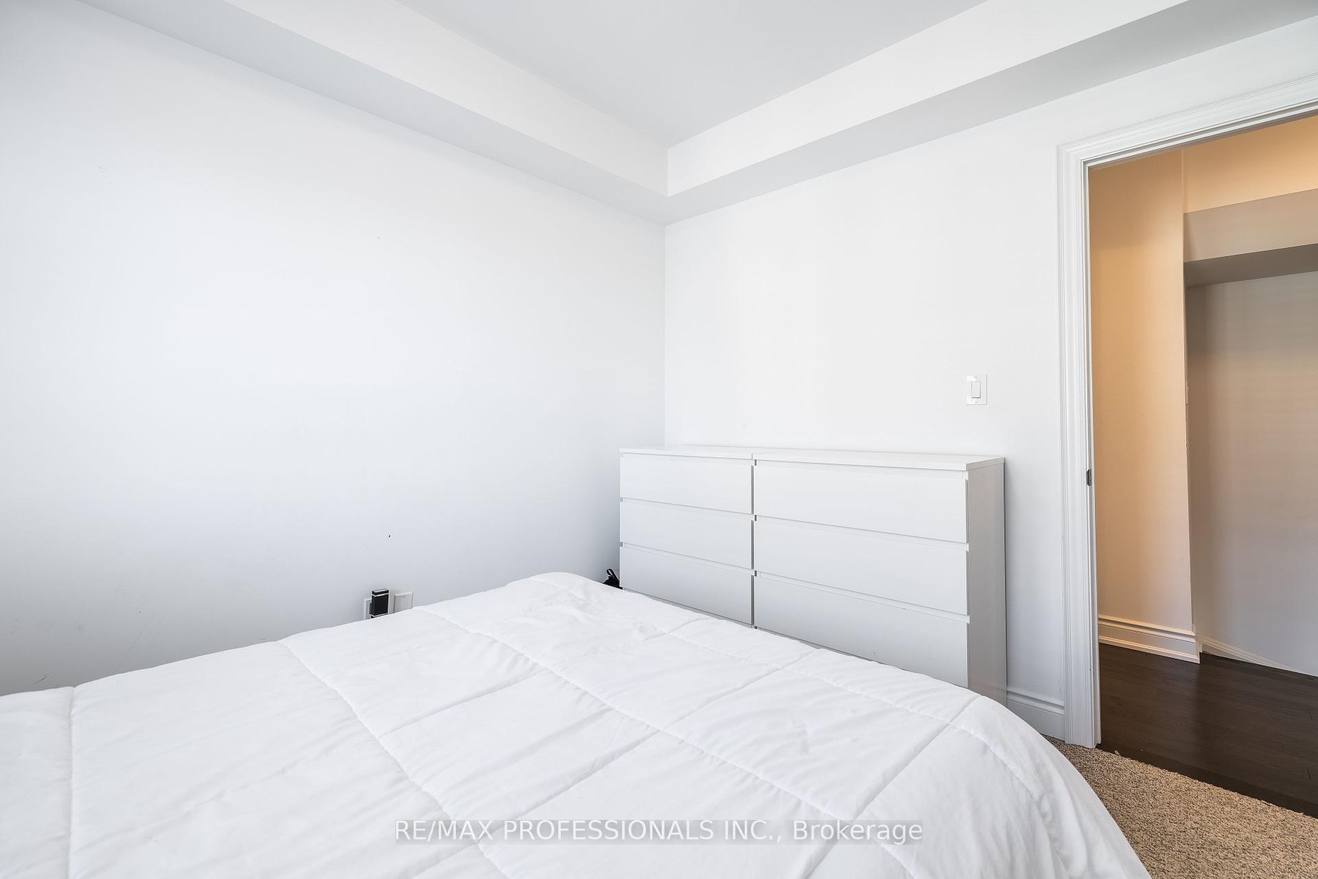 3 Bedrooms Condo at 150 Joymar, Mississauga For sale