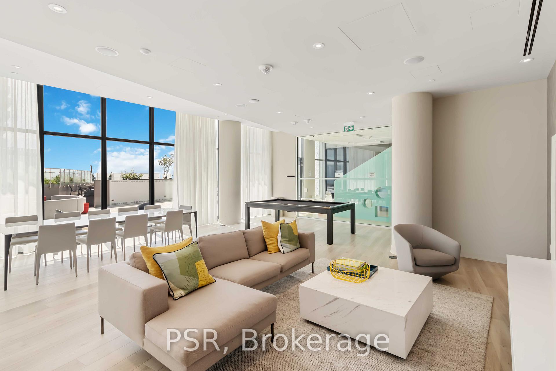 3 Bedrooms Condo at 3900 Confederation, Mississauga For sale