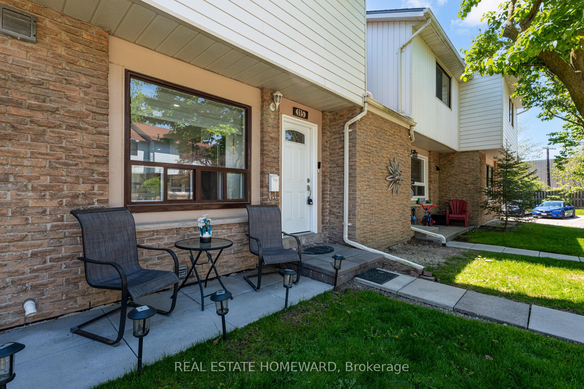 3 Bedrooms Condo at 6540 Falconer, Mississauga For sale