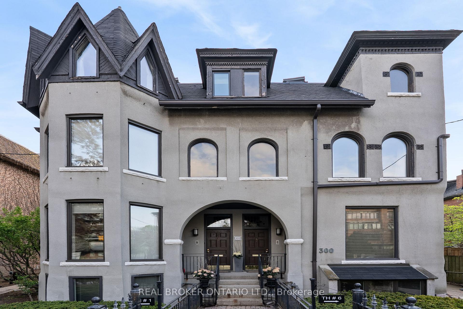 2 Bedrooms Condo at 300 Avenue, Toronto For sale