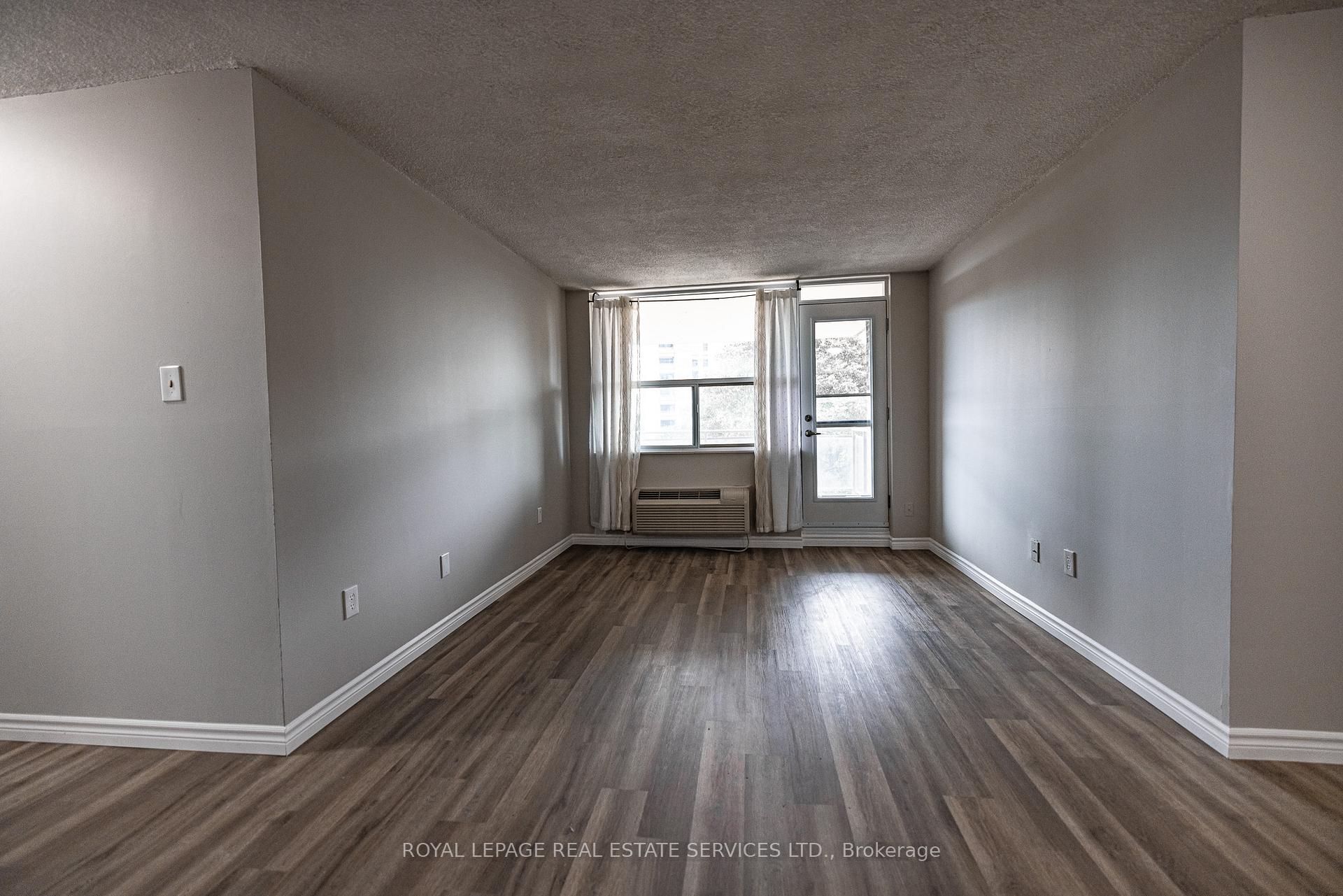 3 Bedrooms Condo at 966 Inverhouse,  Mississauga For sale