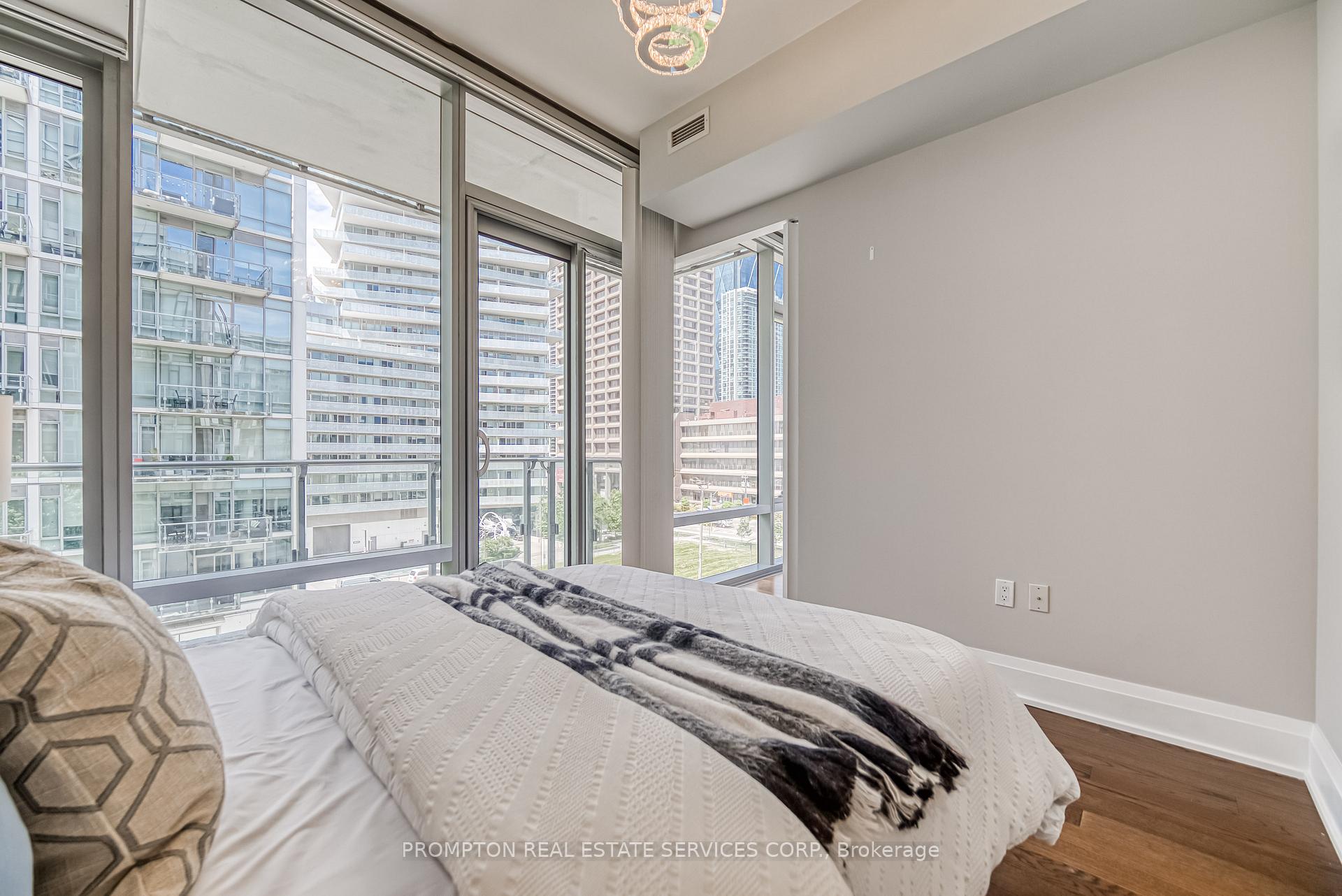 2 Bedrooms Condo at 39 Queens, Toronto For sale