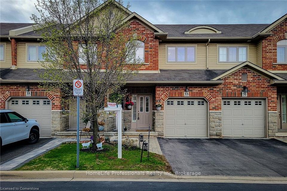 33 Marina Point Crescent