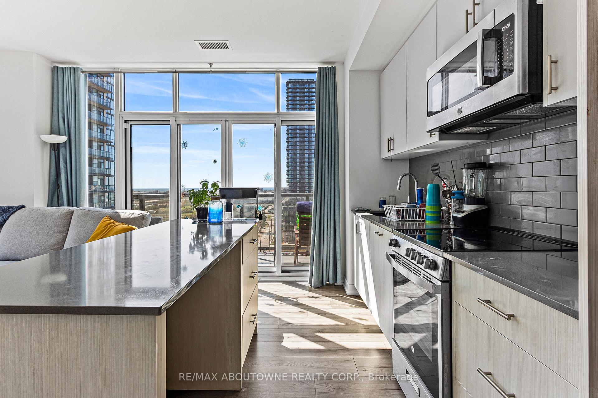 3 Bedrooms Condo at 1195 The Queensway, Toronto For sale