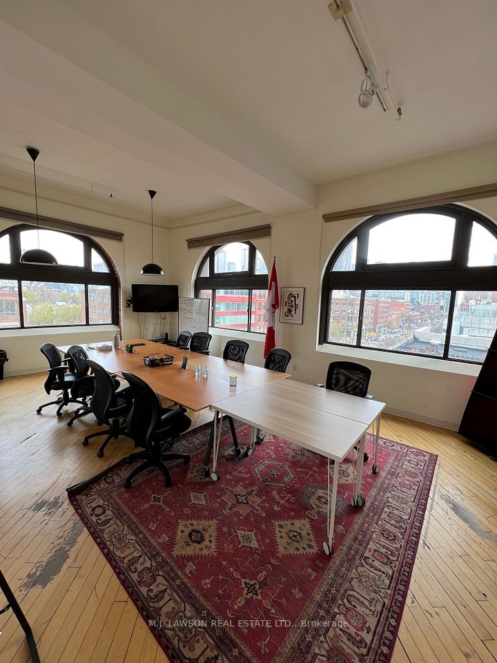 260 Spadina
