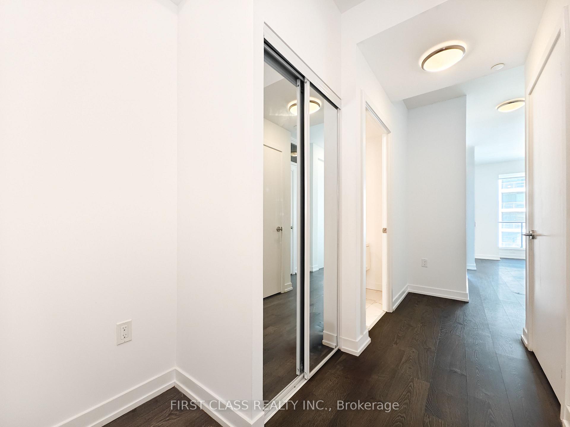 2 Bedrooms Condo at 8 Olympic Garden, Toronto For sale