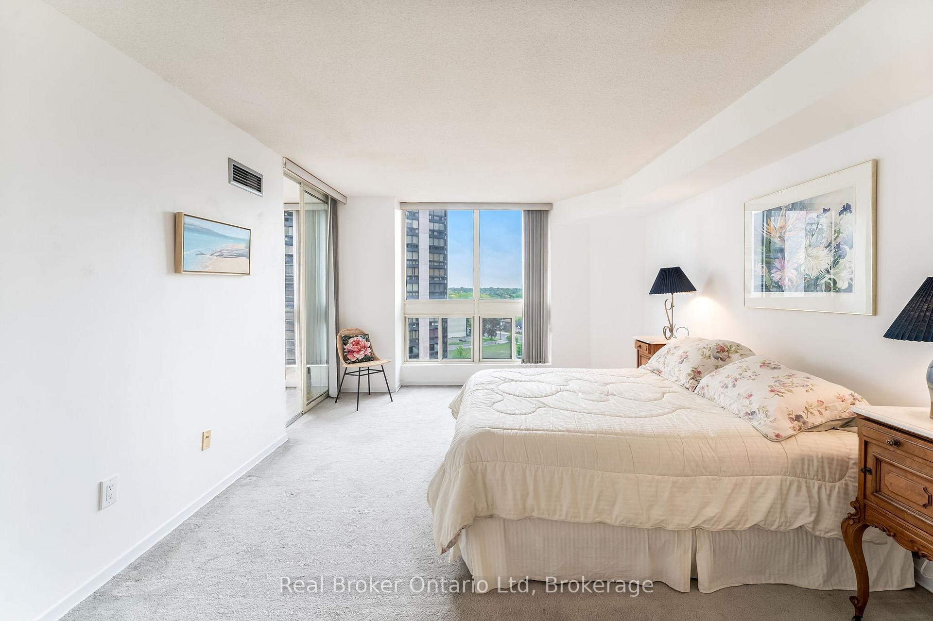 2 Bedrooms Condo at 10 Kenneth, Toronto For sale