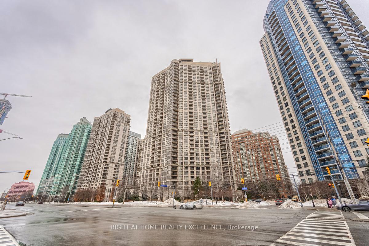 2 Bedrooms Condo at 310 Burnhamthorpe, Mississauga For sale