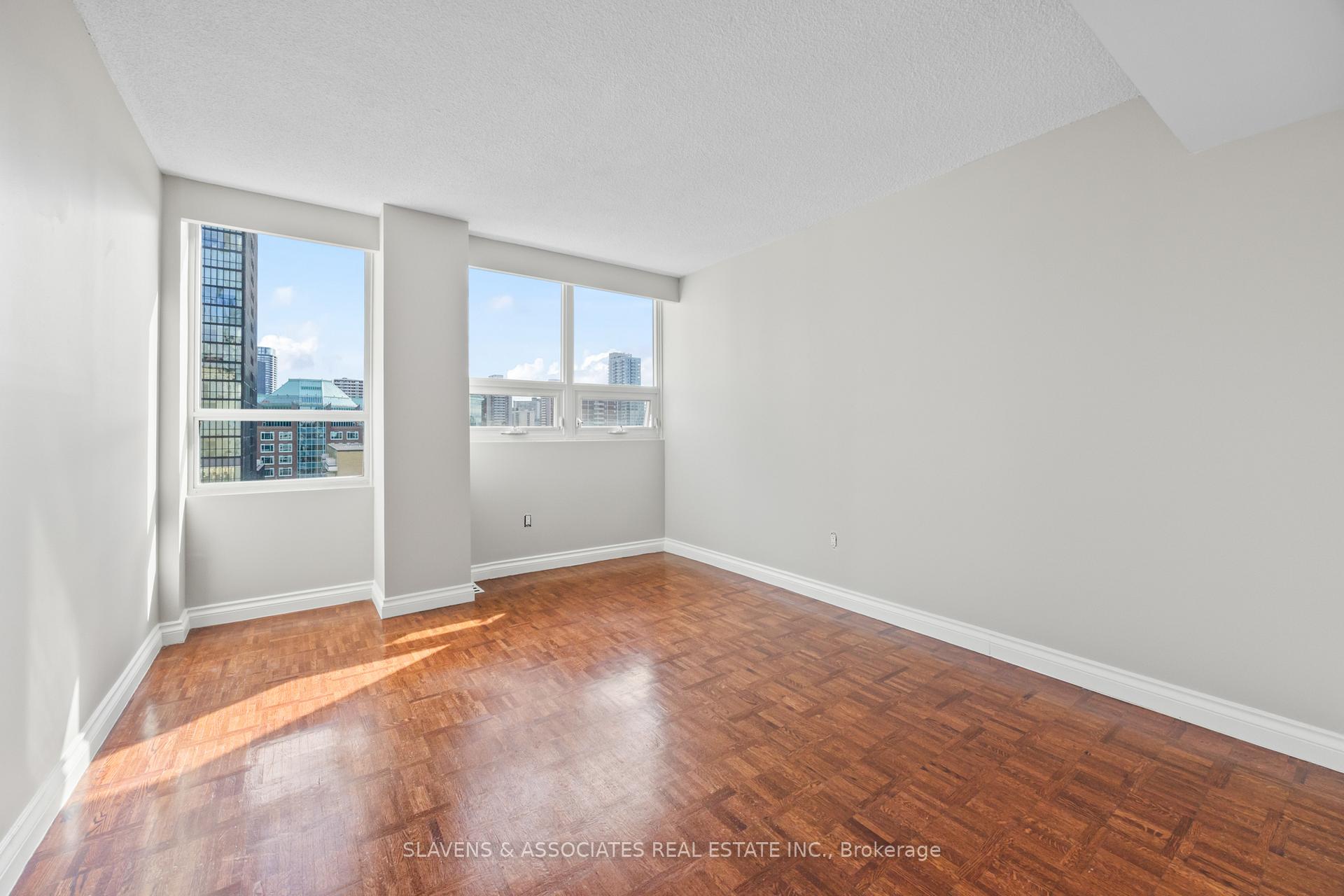 2 Bedrooms Condo at 71 Charles,  Toronto For sale